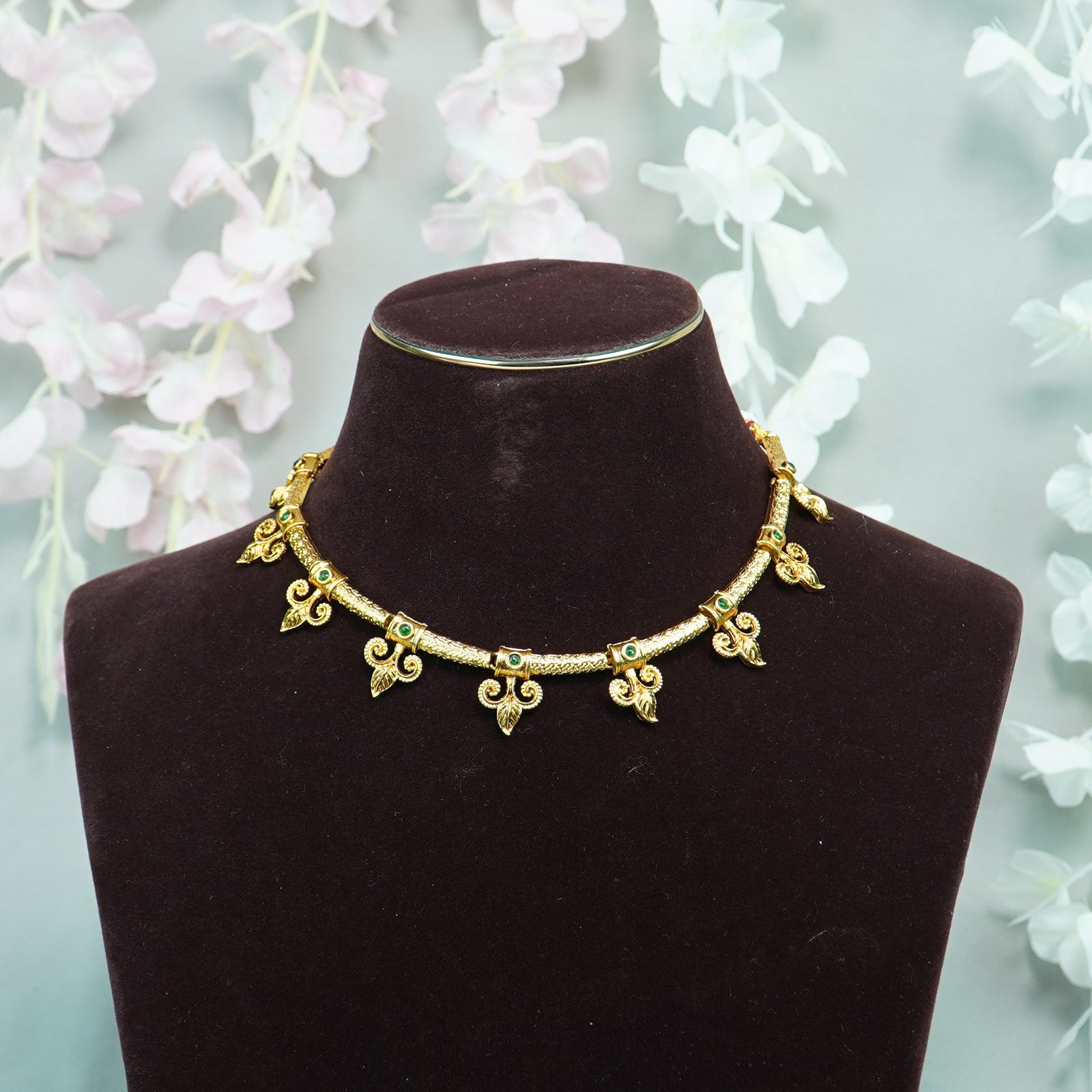 Vanya Antique Green & Gold Everyday Choker